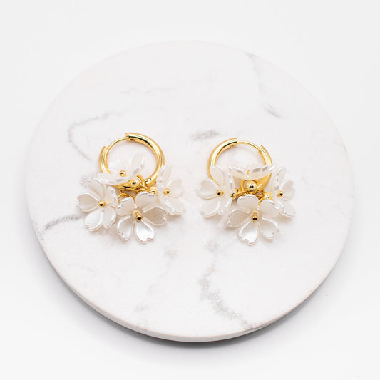 Noelle-korvakorut, valkoinen