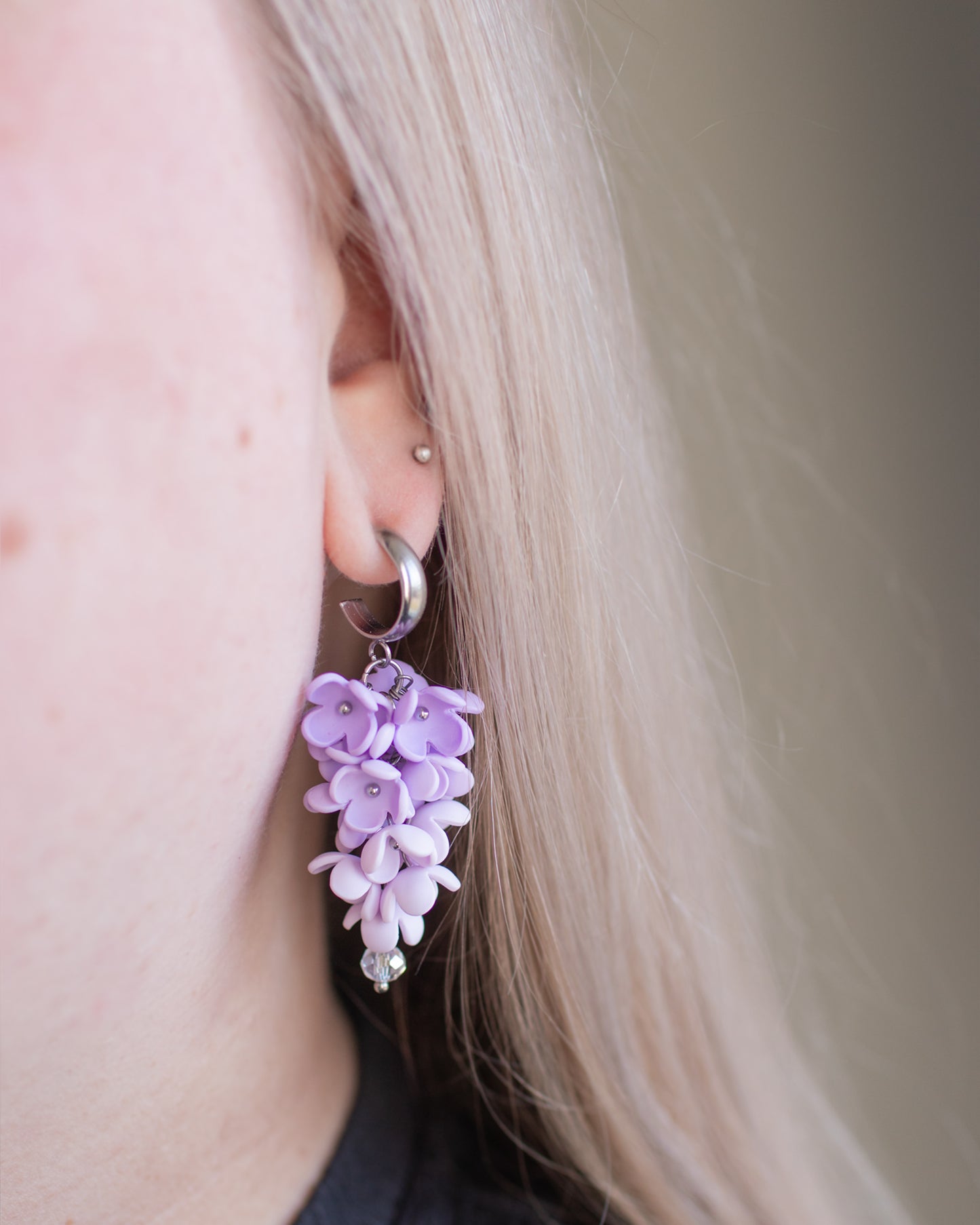 Syrena-korvakorut, valkoinen