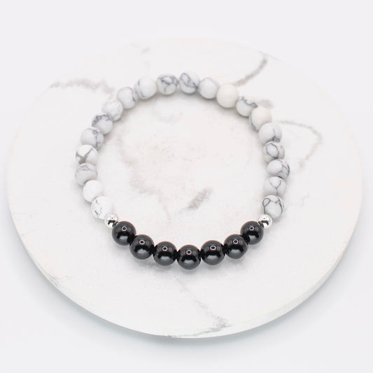 Cassandra-rannekoru, musta akaatti