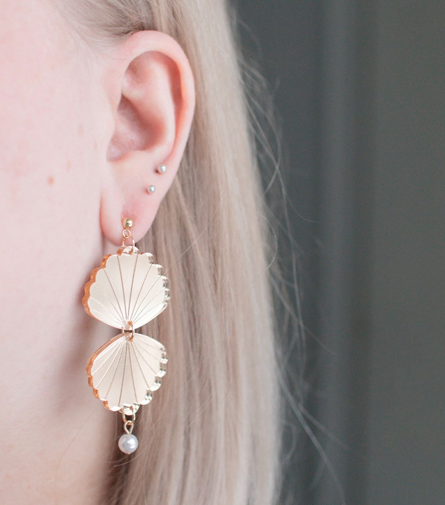 Bianca-korvakorut, kulta