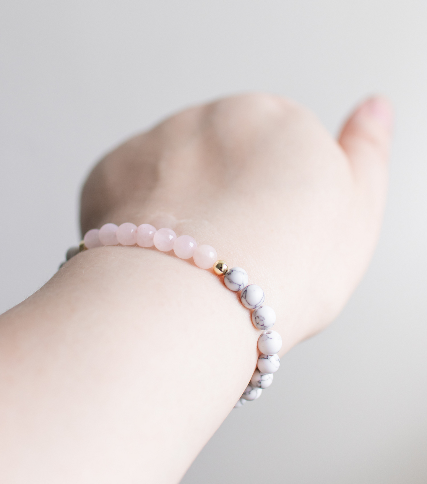 Cassandra-rannekoru, musta akaatti