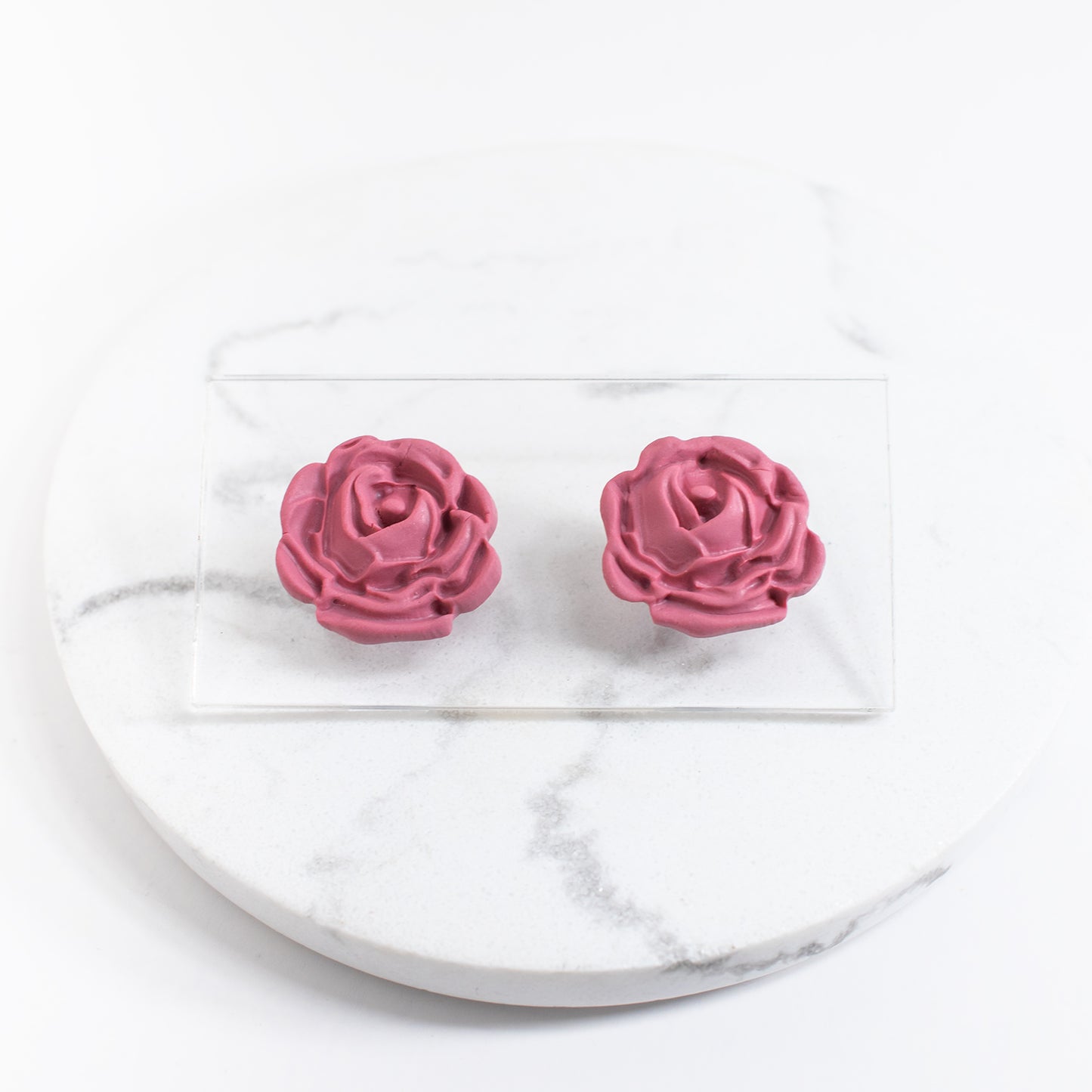 Rosa-nappikorvakorut, eri värejä