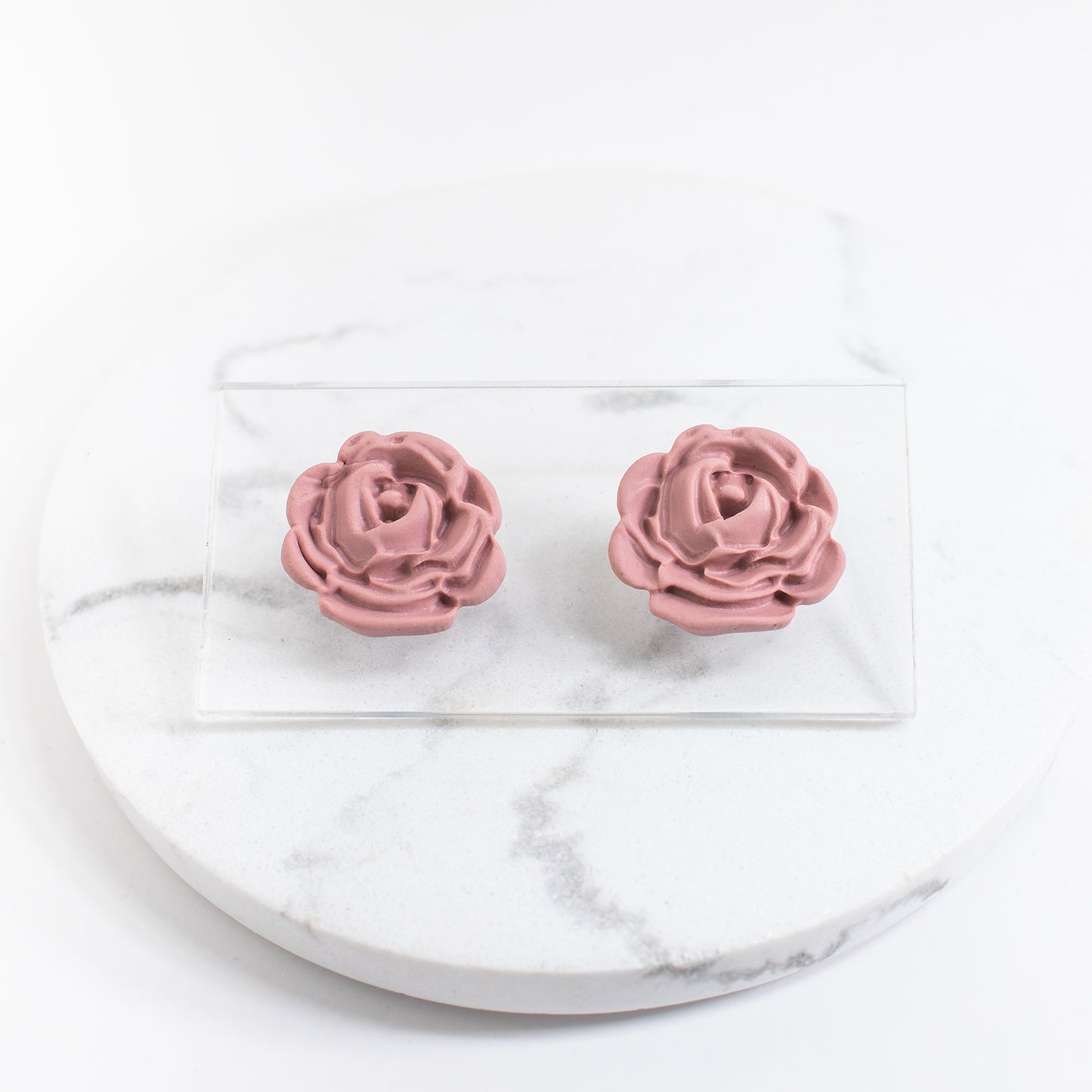 Rosa-nappikorvakorut, eri värejä