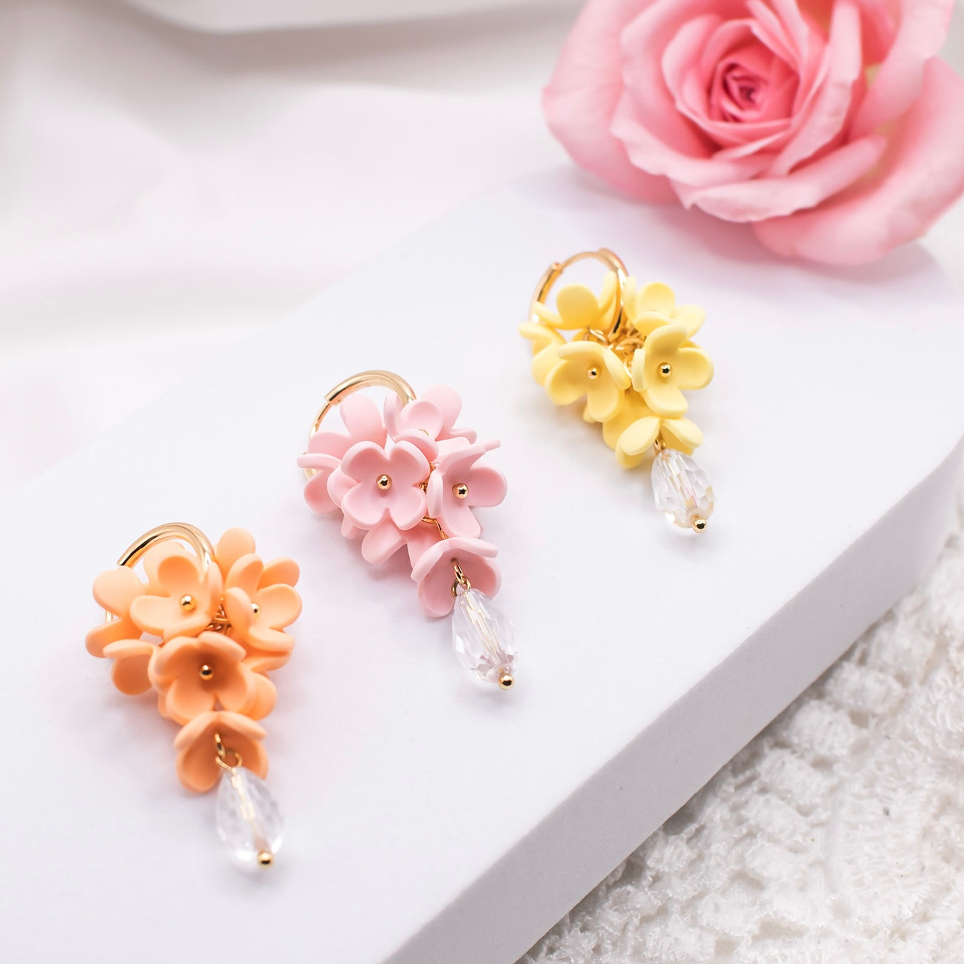 Selena-korvakorut, vaaleankeltainen