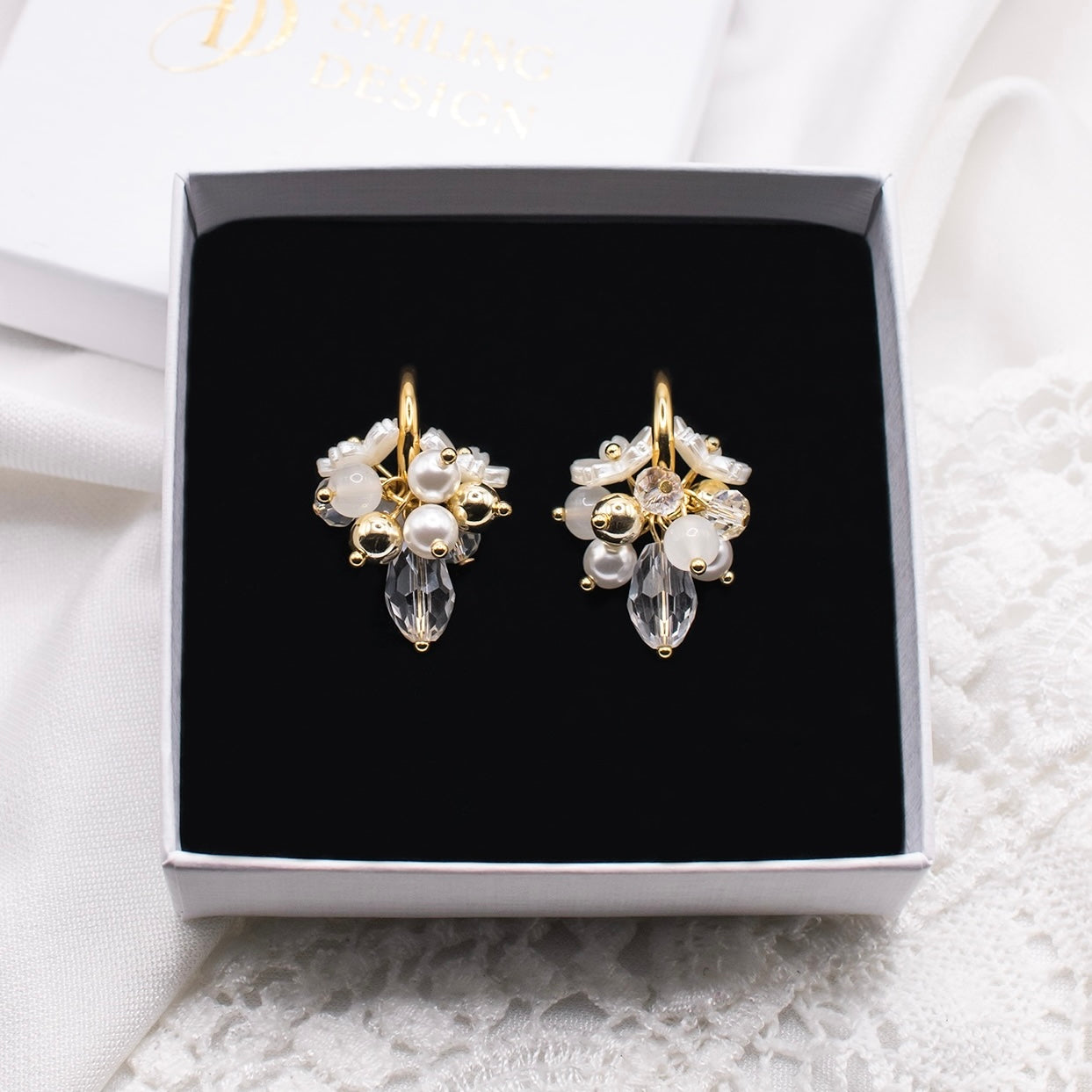 Celine-korvakorut, valkoinen