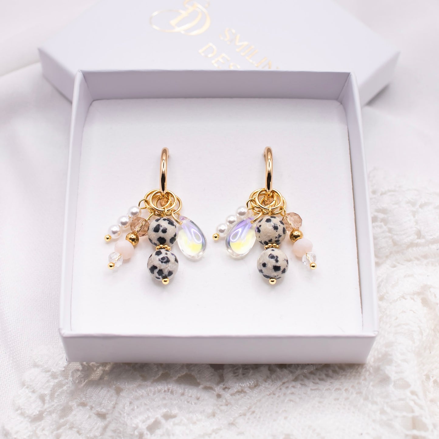 Claudia-korvakorut, dalmatian jaspis