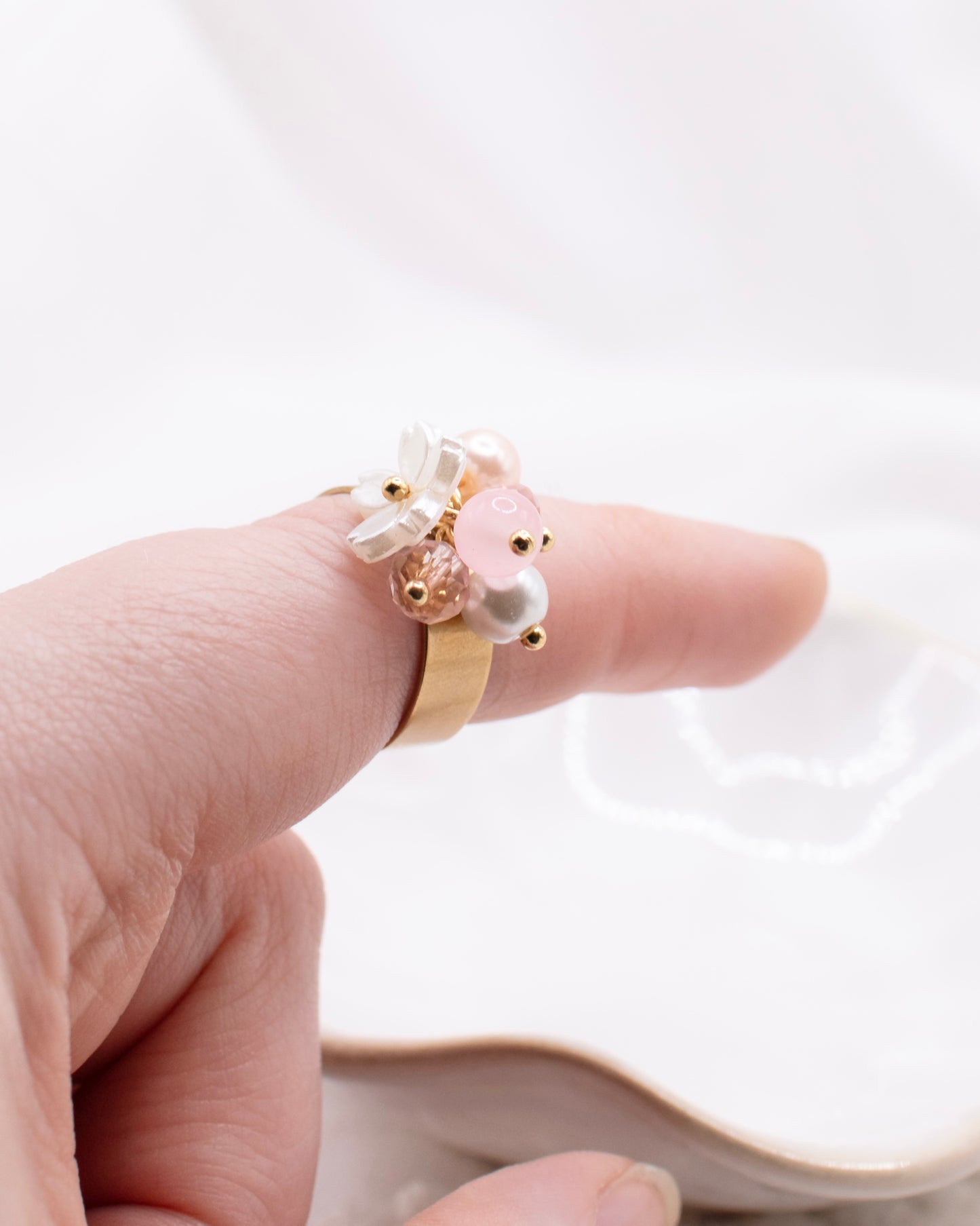 Celine-sormus, valkoinen