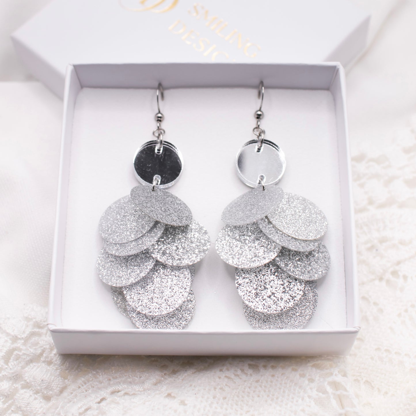 Serenity-korvakorut, hopea