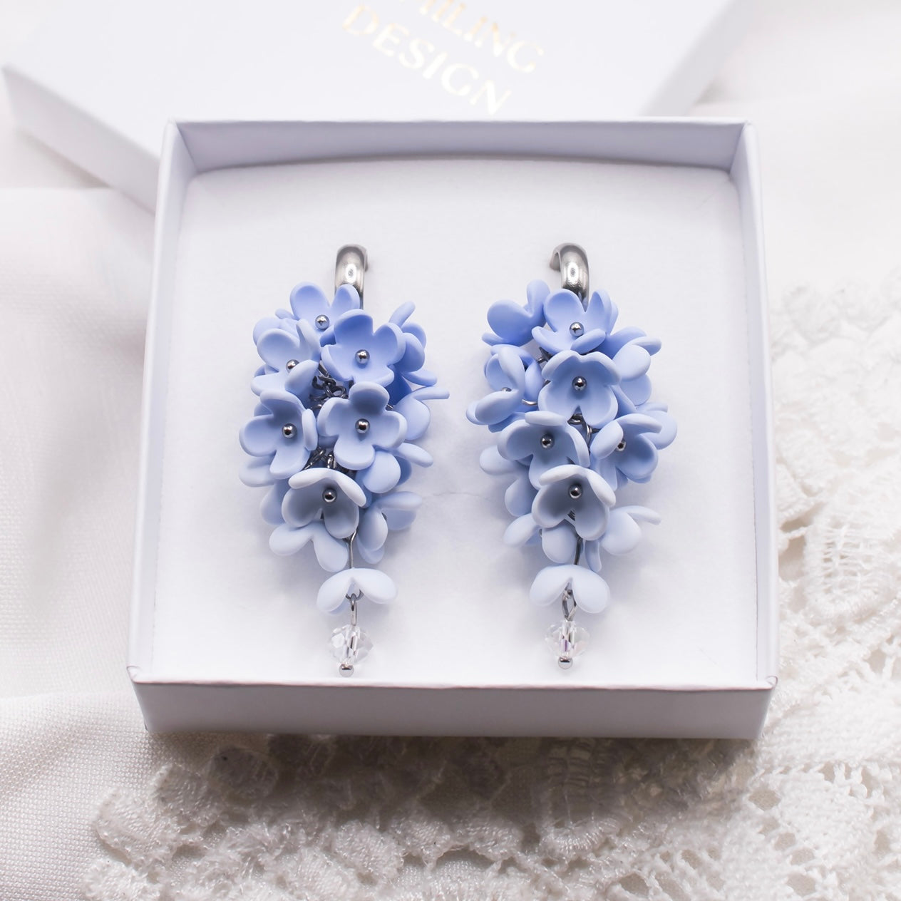 Syrena-korvakorut, vaaleansininen