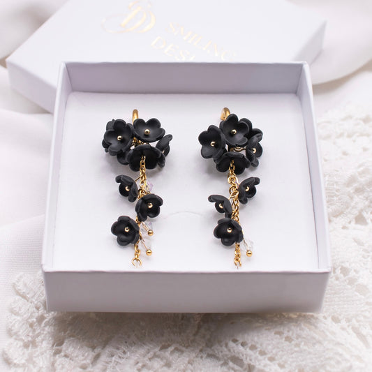 Liliana-korvakorut, musta