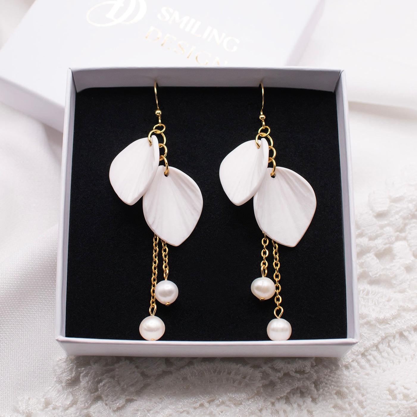 Ava-korvakorut, valkoinen