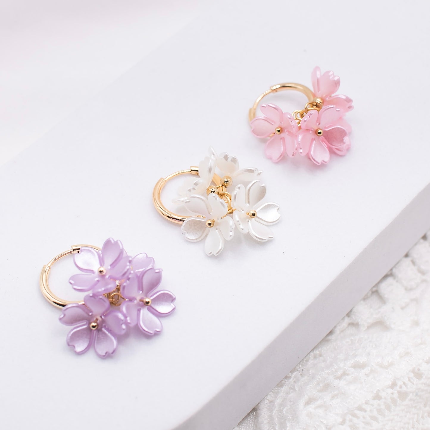 Noelle-korvakorut, valkoinen