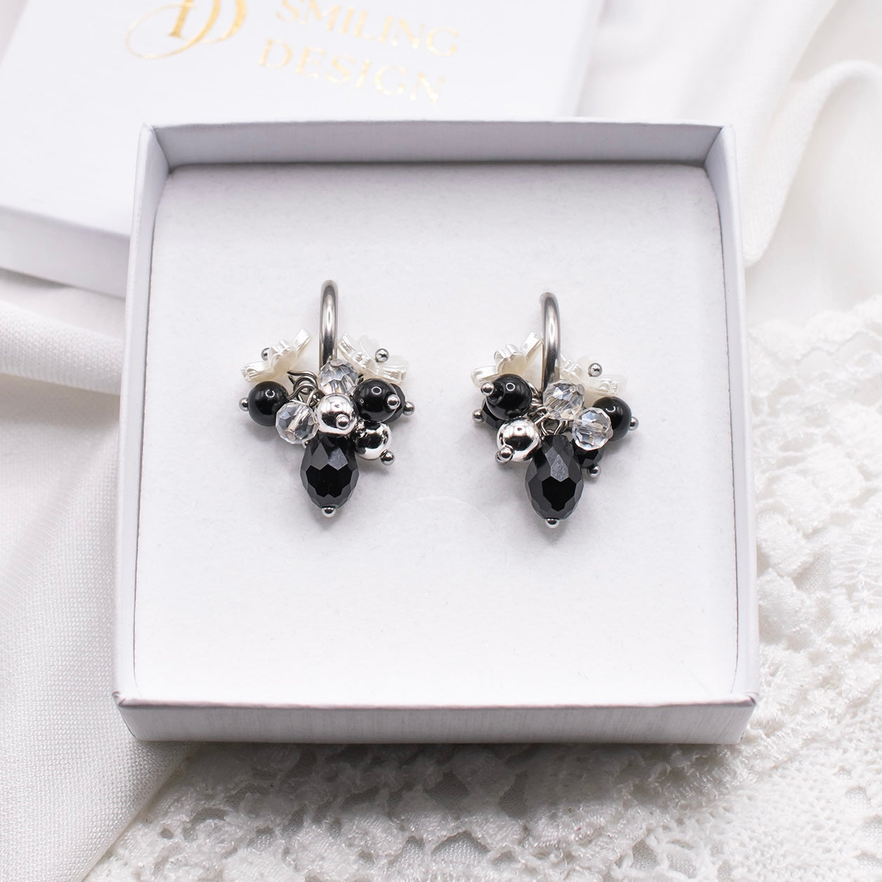 Celine-korvakorut, musta