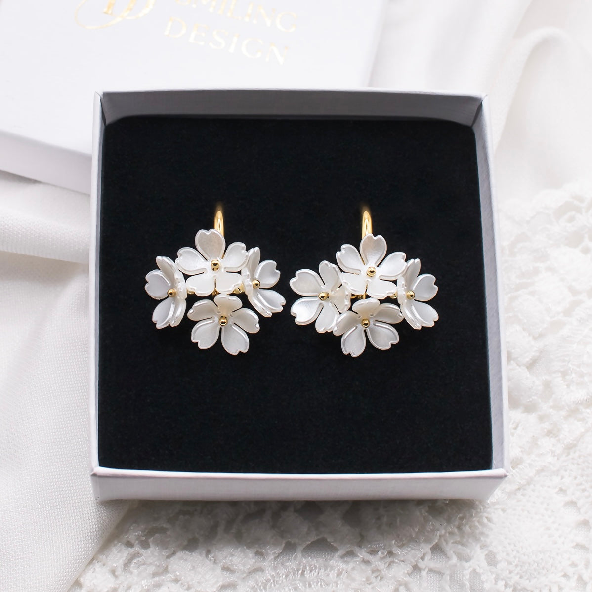 Noelle-korvakorut, valkoinen