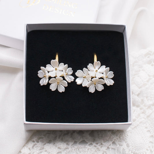 Noelle-korvakorut, valkoinen